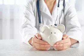 医改：医生工资由财政兜底，收入与业务脱钩，医疗才能回归公益图片