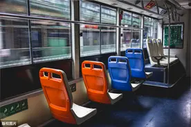 服务副中心乘客出行，公交专203路、804路调整图片