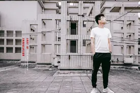 90后们好像到了尴尬的年纪图片