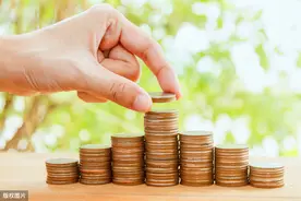 2020年养老金调整，是按照工龄上调吗？一年能涨多少钱？图片