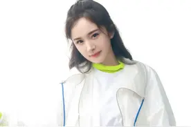 女生不要总是披发，今年流行这3款“半扎发”，时髦显脸小有气质图片