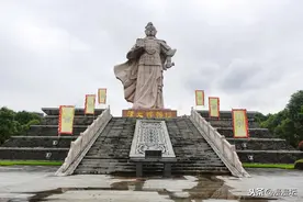 刘邦拜韩信为大将军图片