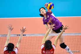 李盈莹朱婷合砍56分天津女排力克江苏，第13次夺得联赛冠军图片