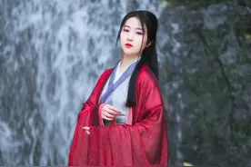 三位古风装扮的小姐姐，哪个最接近你心中的古代美人？图片