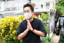 TVB林晓峰离婚后首现身，避谈前妻被曝出轨一事，借口快步离开图片