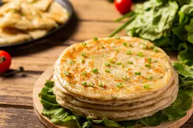 烙饼最忌“揉”，老妈用了几十年烙饼的方法，柔软多层，久放不硬图片