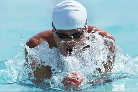 蛙泳的手部动作、腿部动作以及练习方法图片