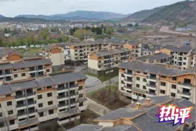 热评丨告别悬崖上的生活，让“悬崖村”移得出、稳得住图片