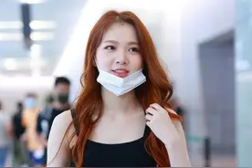 周梓倩现身上海，身材丰满明眸皓齿，一举一动娉婷婀娜娇俏甜美图片