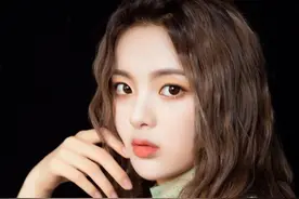 可能只有“有颜任性”的杨超越才敢面对镜头拆假发了图片