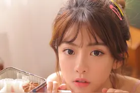 LPL美女解说周淑怡唯美写真，天使脸庞魔鬼身材，你爱了吗？图片