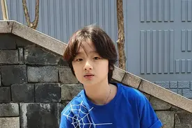 10岁韩国正太与美国8岁萝莉，甜哭了，我一大老爷们都被磕到图片