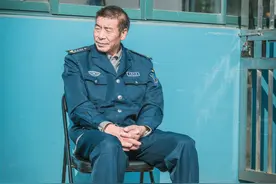 为什么退休后抢着去看大门做保洁？职场人看完这3点，眼眶发酸图片