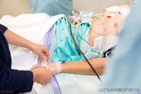 浑身荨麻疹大汗淋漓要虚脱！可这个患者却不愿意来医院图片
