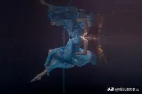 水下钢管舞的艺术之美图片
