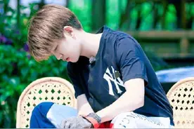 任嘉伦金句不断 人生导师石锤！不愧是出过国超文集的男人！哈哈图片