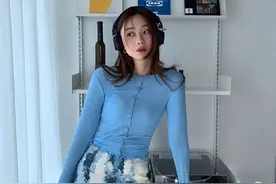 韩国人气模特Jellabee的韩系少女风穿搭，百看不厌，无敌减龄图片