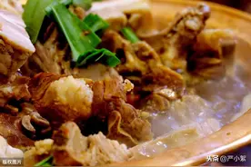 花100元买的羊蝎子，自制火锅，麻辣又鲜香，一家人吃的太过瘾了图片