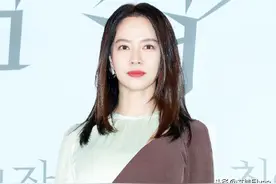 宋智孝新戏试映会造型真丰满，罕见肚兜裙凹凸感十足，这打扮少见图片