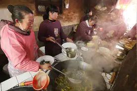 山东河南河北江苏以前农村酒席不兴打包，剩饭菜最美味图片