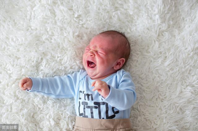 8岁女孩脸部有毛囊角化丘疹