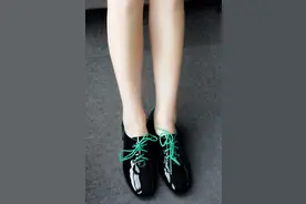 彰显女神范，这款漆皮时尚女单鞋你要把握住了，百元价格很实惠图片