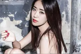 她在小品中饰演冯巩的女儿，曾经4次登上春晚，如今被贾玲带火图片