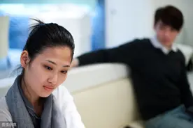 小说：离婚3年婆婆上门求我复婚，刚拒绝她咚一声摔倒讹上我图片