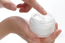 老人护肤品，首选人参、蜂乳、维生素、水解蛋白四类成分图片