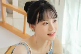 白丝袜美女舞蹈艺术学生室内写真图片