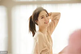 阳光下的美女图片