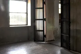 连载：于天放牢门脱险记图片
