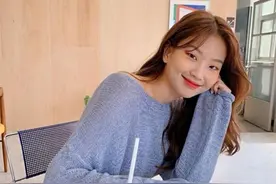 谁说单眼皮女生不美！纯净的笑容俘获我心｜穿搭博主图片