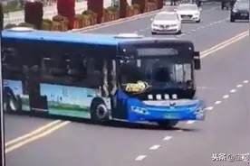 贵州坠湖最新进展：贵州坠湖公交司机曾发唱歌视频，生前细节也逐渐浮出水面图片