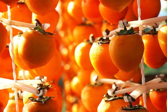 这种水果你吃过吗，绵软能用吸管嘬，其中良品晒干晾制后还有流心