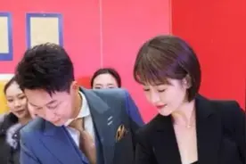 东方美女左小青长得美还会穿，身材好不是重点，内搭衣服才是亮点图片