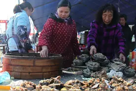 农村留守妇女，家里忙活，还要农田耕种，她们的幸福感在哪里？图片