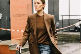 女人过了48岁，如果不差钱，建议多穿这5种裤子，时髦有气质图片