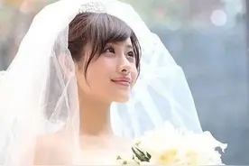 恭喜！33岁日本著名女星石原里美亲自宣布结婚，嫁同龄圈外男友图片