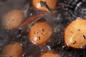 茶叶蛋想吃不用出门买，牢记3个技巧，在家自制，茶香浓郁又入味图片