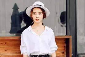 穿“白衬衫”配什么下装好看？建议选择以下5款，清新又减龄图片