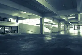 故事：驾校教练车的后备箱，多出个编织袋，学员起疑打开后吓报警图片