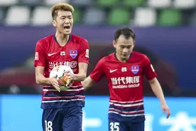 重庆当代4-3山东鲁能上演大逆转，赛后全队激情致谢球迷图片