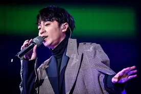 现场胜CD！吴青峰演唱会演绎《起风了》《那些花儿》图片