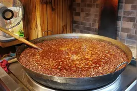 重庆火锅店干了10年的炒料师傅透露的麻辣川味火锅底料的秘制配方图片