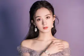 赵丽颖一字星钻裙唯美写真，展露漂亮的肩颈锁骨，闪耀而迷人图片