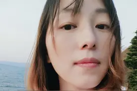 壁纸：我不需要山盟海誓，只需要你陪我走过每个春夏秋冬图片
