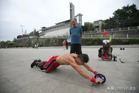 day29健身：腹肌轮教程，让你在家拥有完美6块腹肌图片