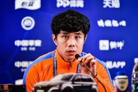 李霄鹏携蒿俊闵出席发布会：本场将轮换大部分队员图片