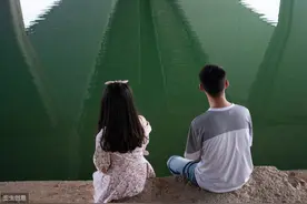 七十岁男人的悔悟：当初不听劝阻，执意再婚，如今想回头也晚了图片